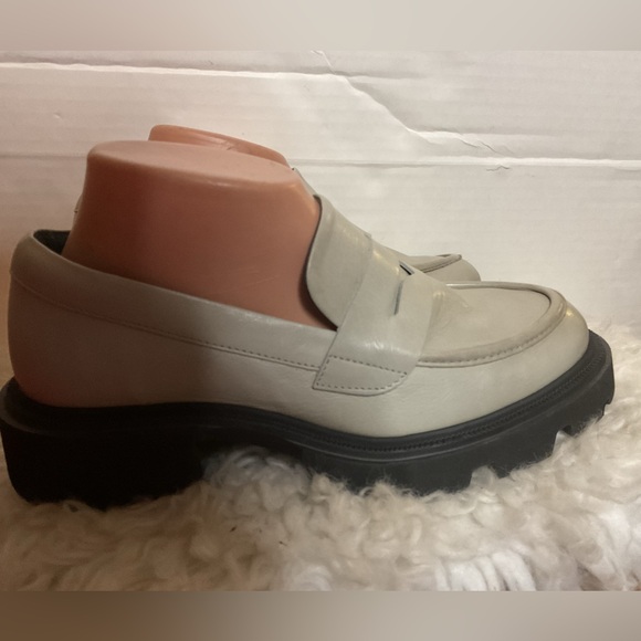 Miz Mooz Neutral leather lug sole loafers
40 - Picture 9 of 13